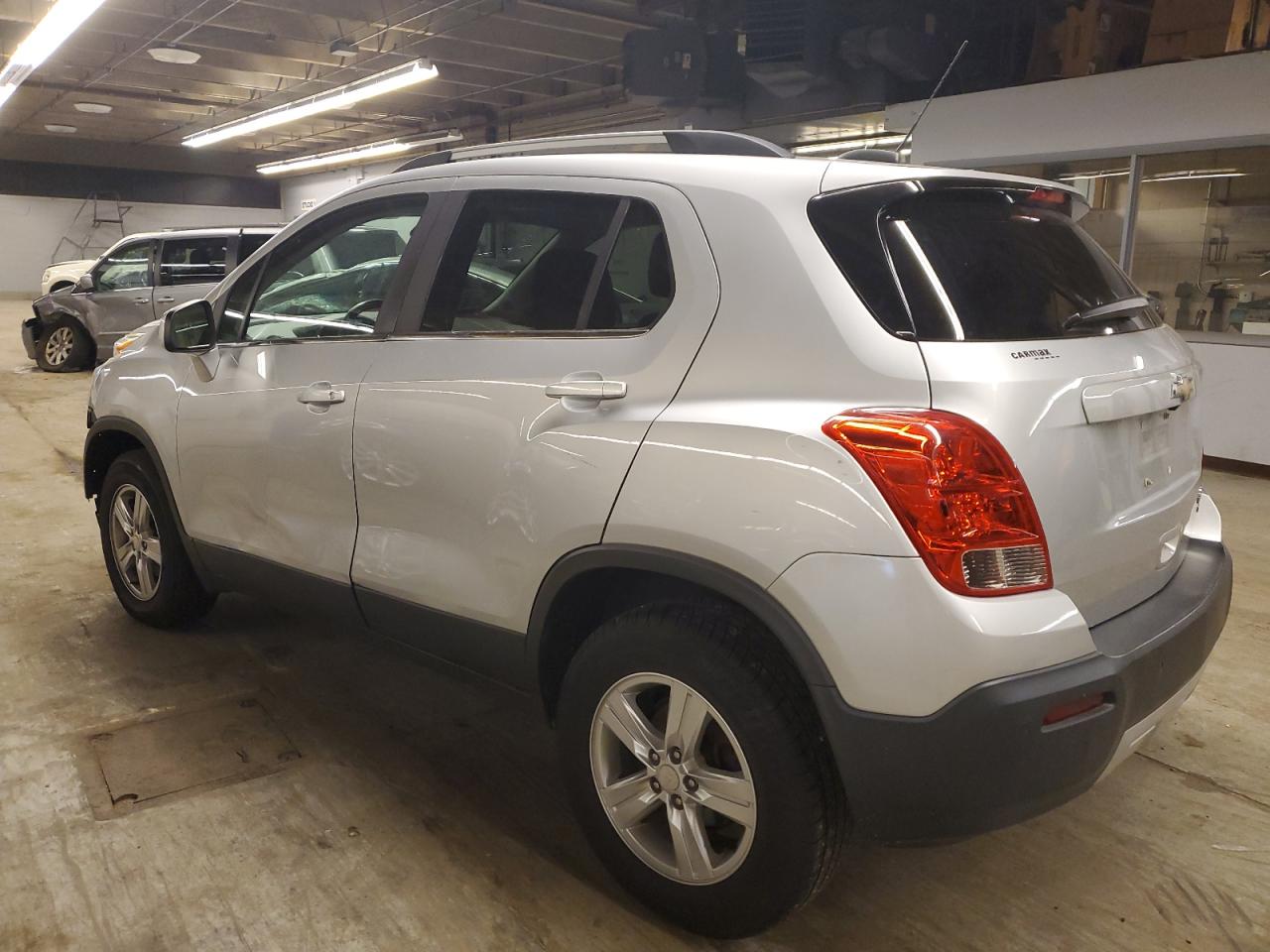 VIN 3GNCJPSB6GL268105 2016 CHEVROLET TRAX no.2