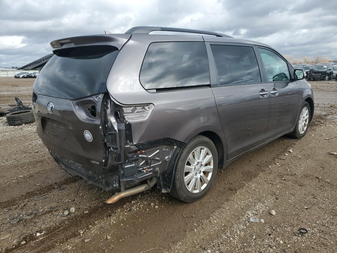 2013 Toyota Sienna - Image 3