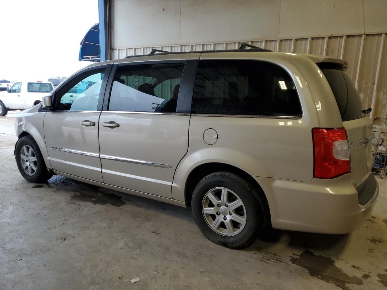 2013 Chrysler Town & Country - Image 2