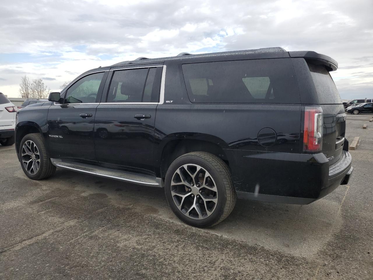 VIN 1GKS2HKC2FR521299 2015 GMC YUKON no.2