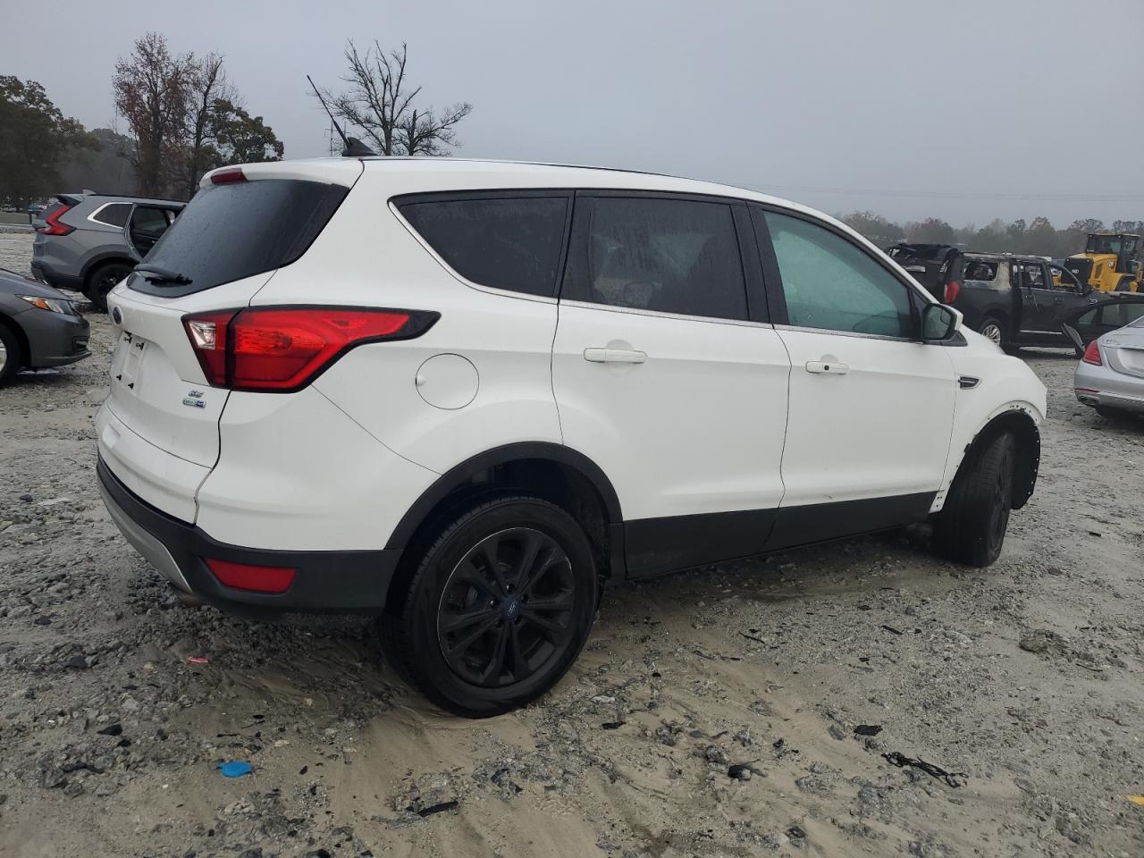 VIN 1FMCU9GD0KUA70152 2019 FORD ESCAPE no.3