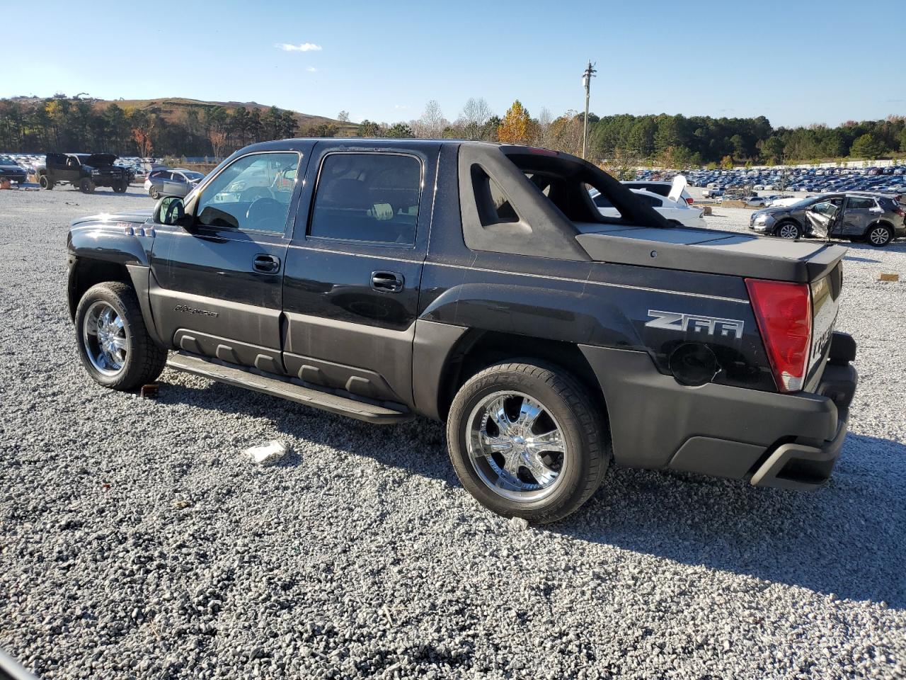 2003 Chevrolet Avalanche - Image 2