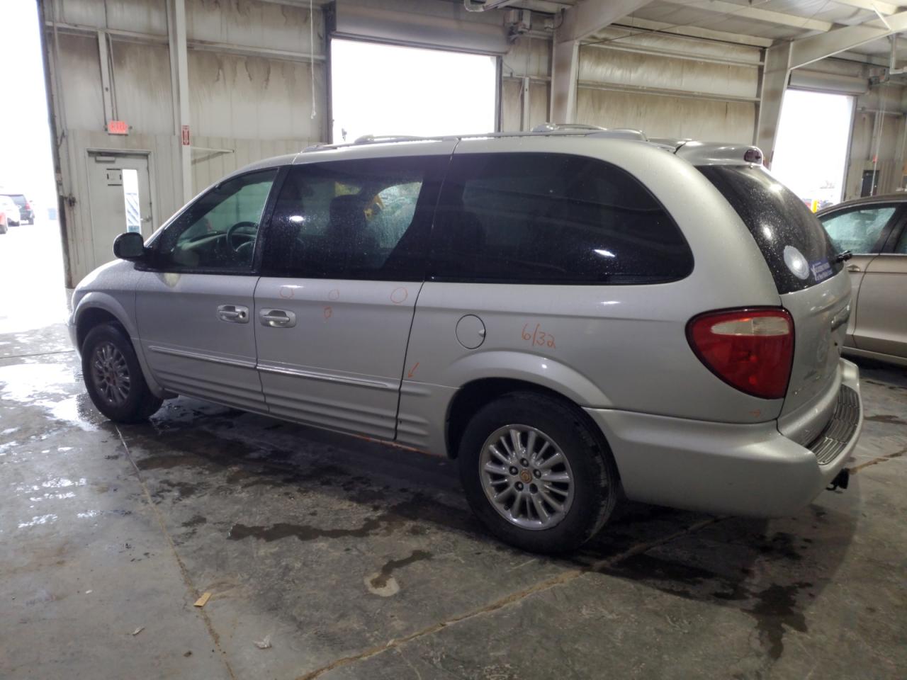 2002 Chrysler Town & Country - Image 2
