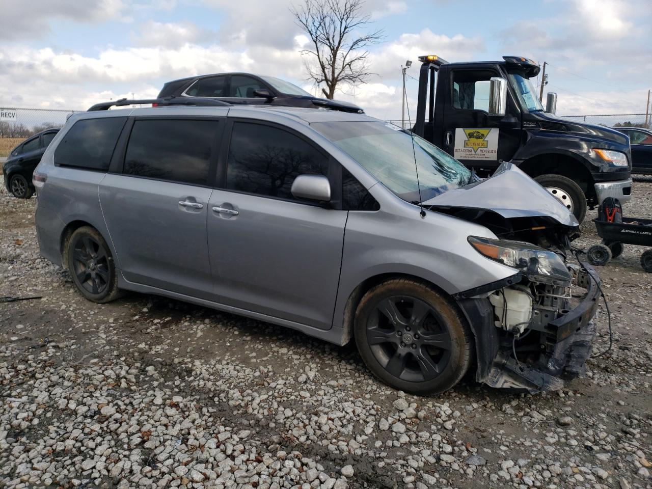 VIN 5TDXK3DC2DS365460 2013 TOYOTA SIENNA no.4