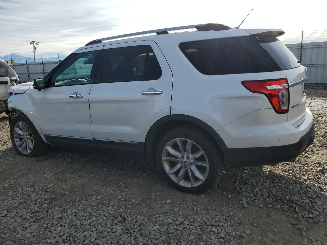 2015 Ford Explorer - Image 2