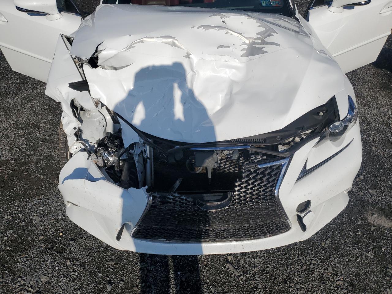 2016 Lexus IS - Image 13