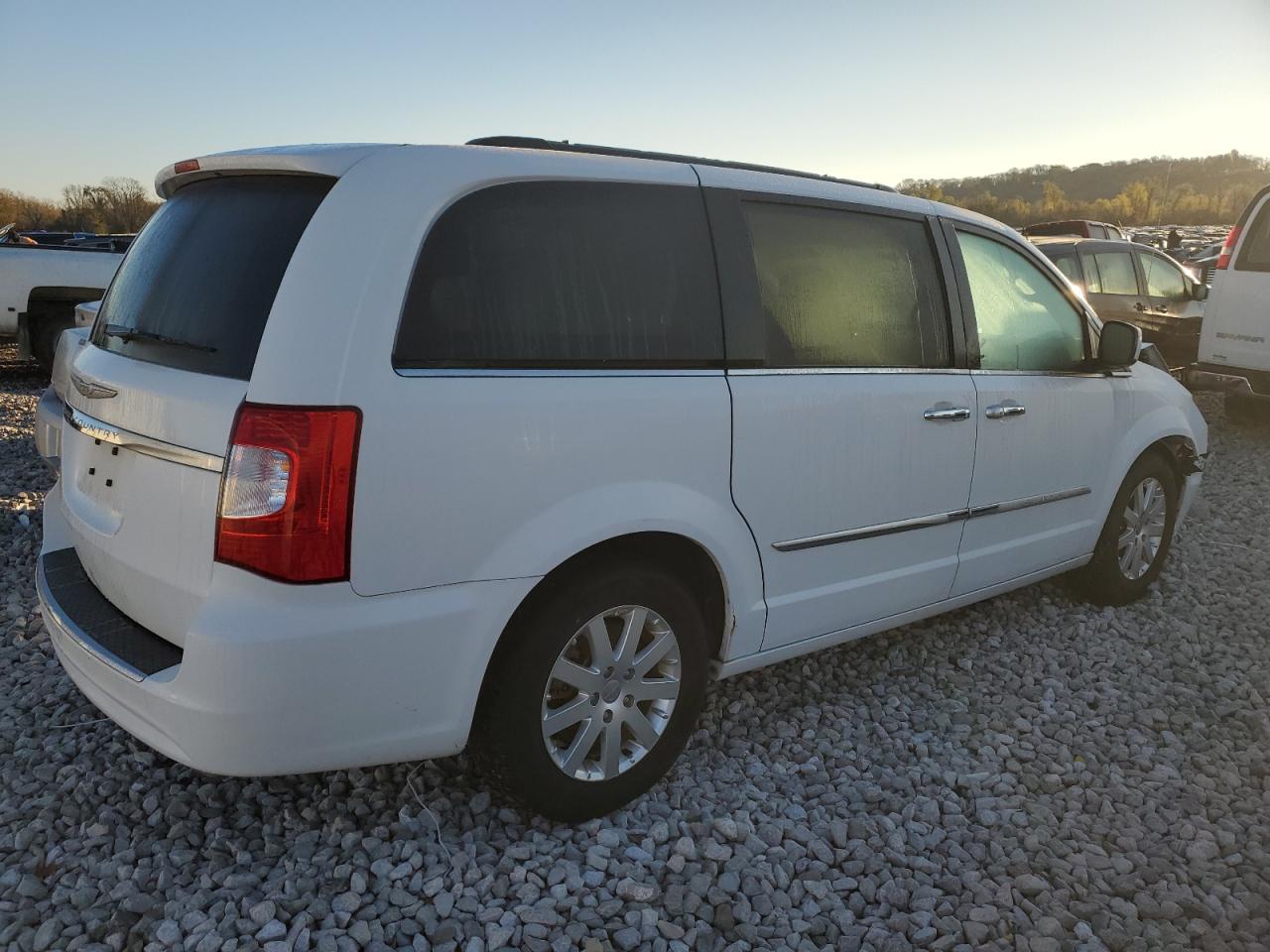 2015 Chrysler Town & Country - Image 3