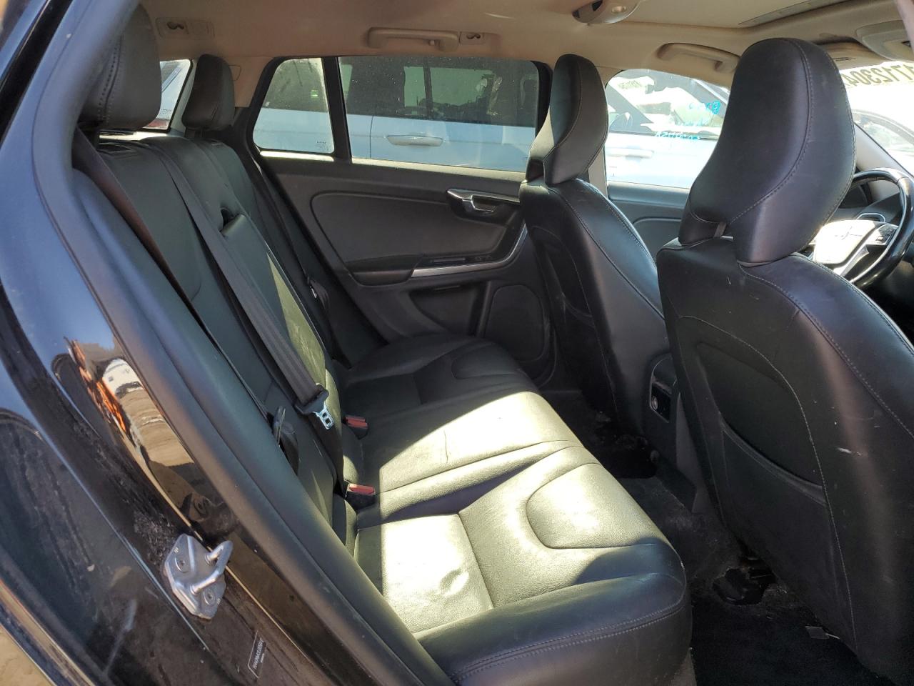 2018 Volvo V60 - Image 11