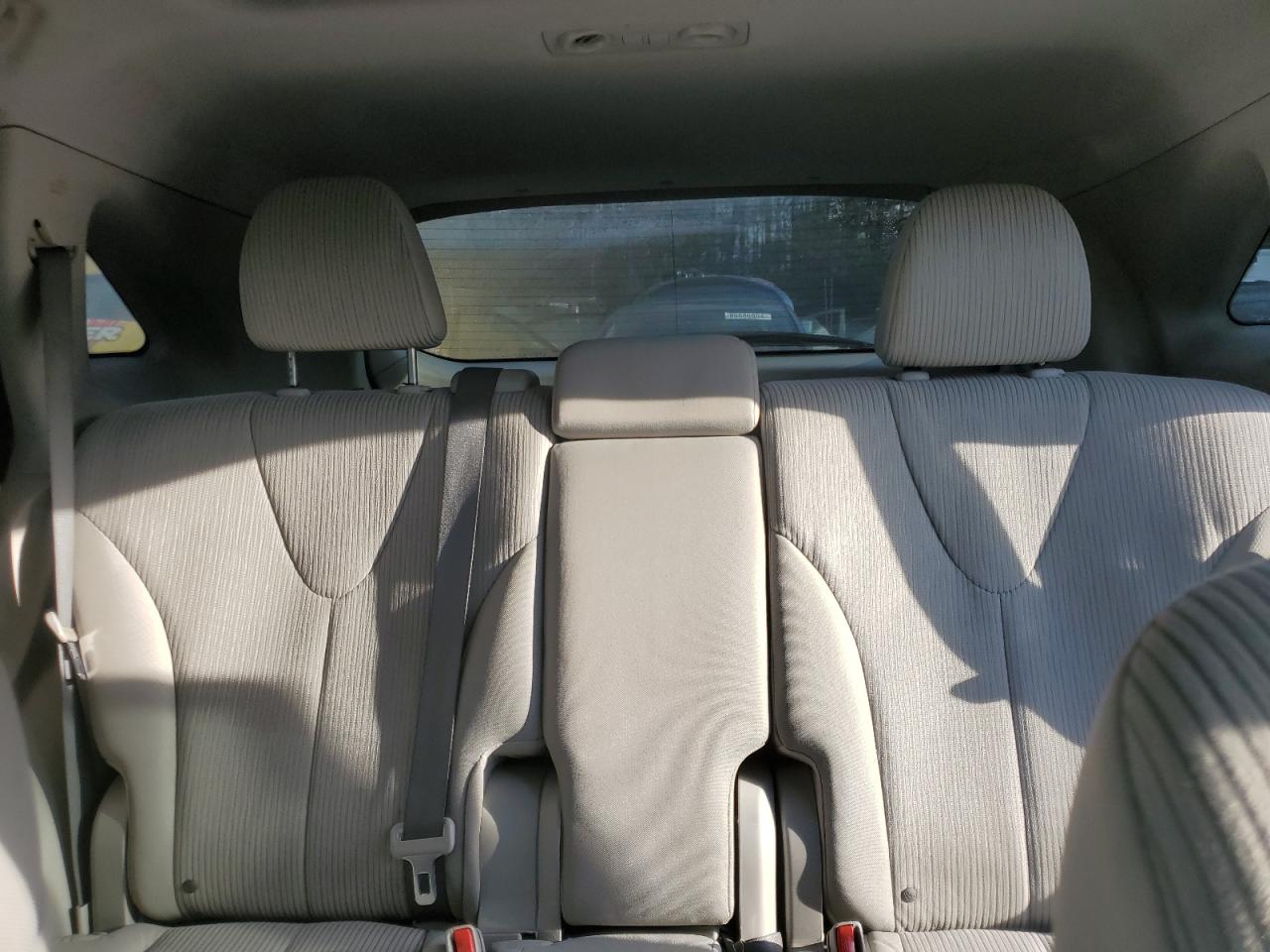 2010 Toyota Venza - Image 10