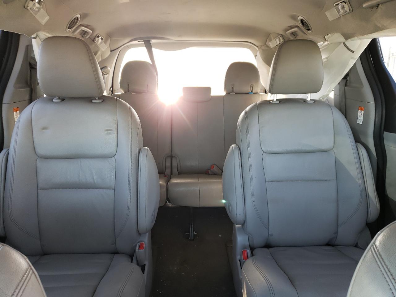 2020 Toyota Sienna - Image 10