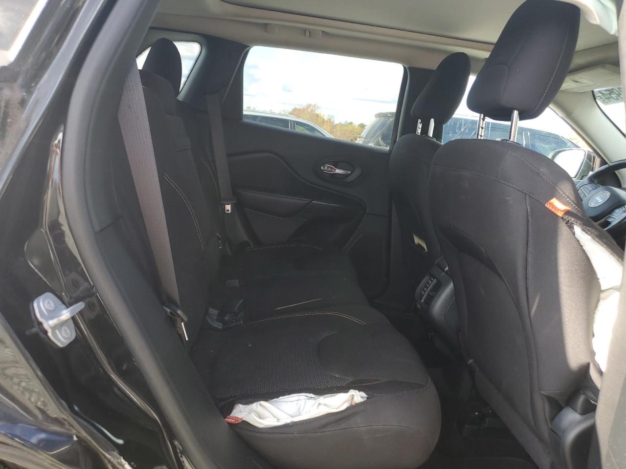 2016 Jeep Grand Cherokee - Image 11