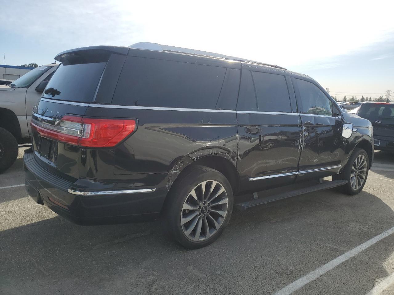 2019 Lincoln Navigator - Image 3