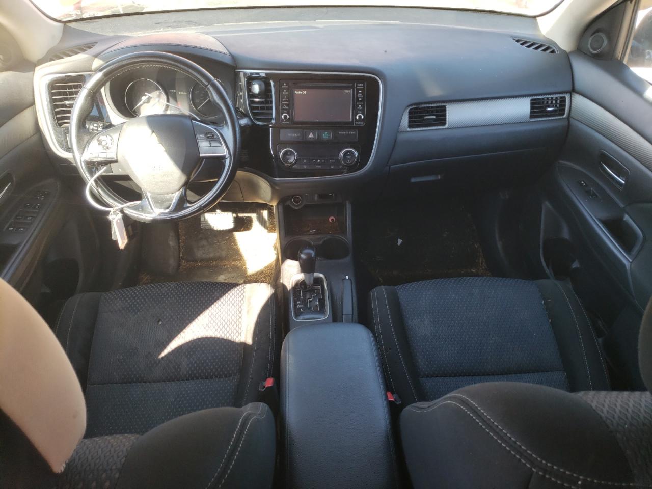 2016 Mitsubishi Outlander - Image 8