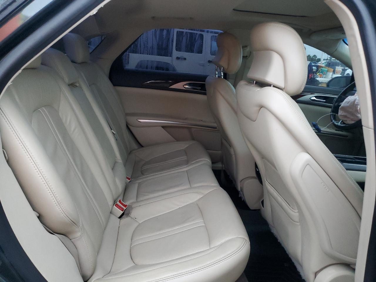 2015 Lincoln MKZ - Image 10