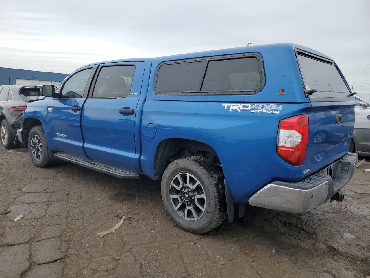 VIN 5TFDY5F16HX647724 2017 TOYOTA TUNDRA no.2