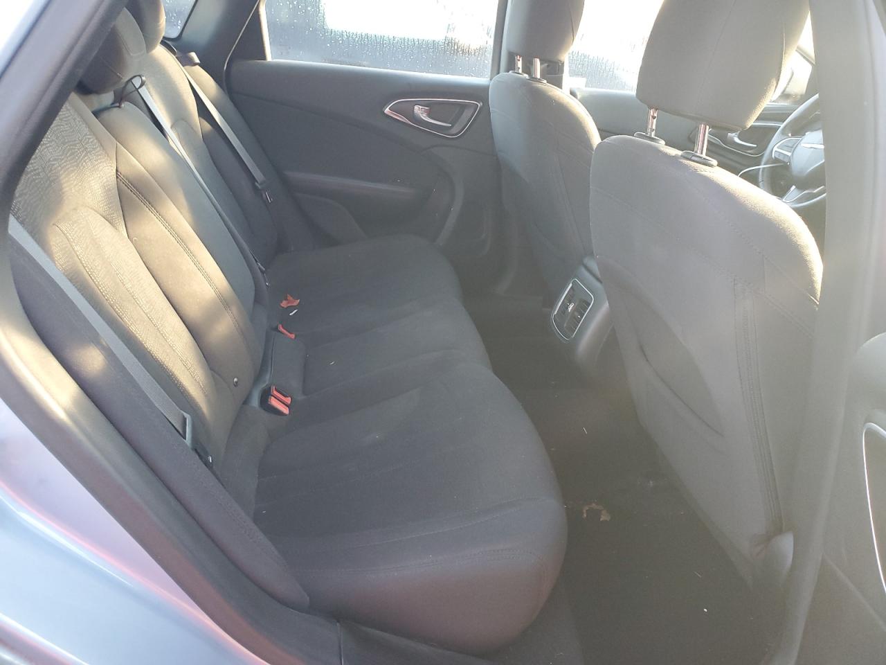 2015 Chrysler 200 - Image 10