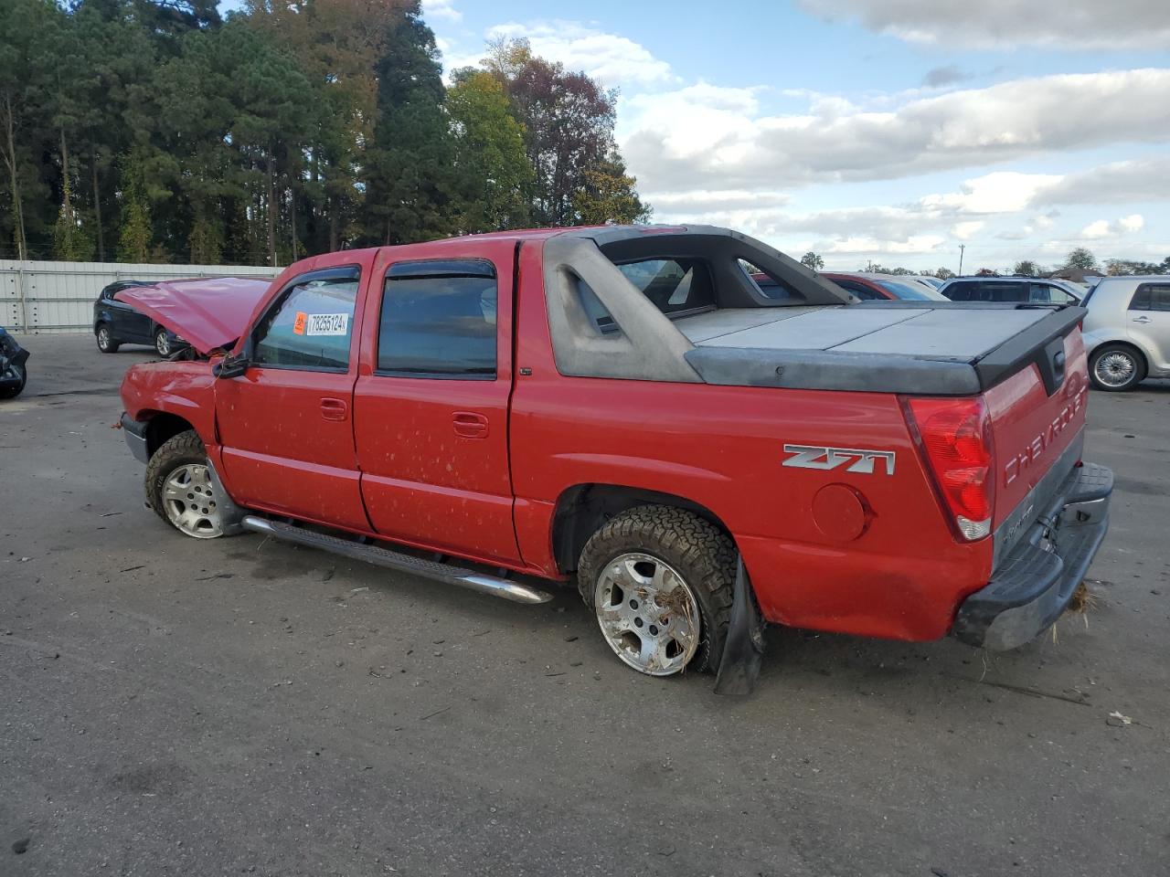 2005 Chevrolet Avalanche - Image 2