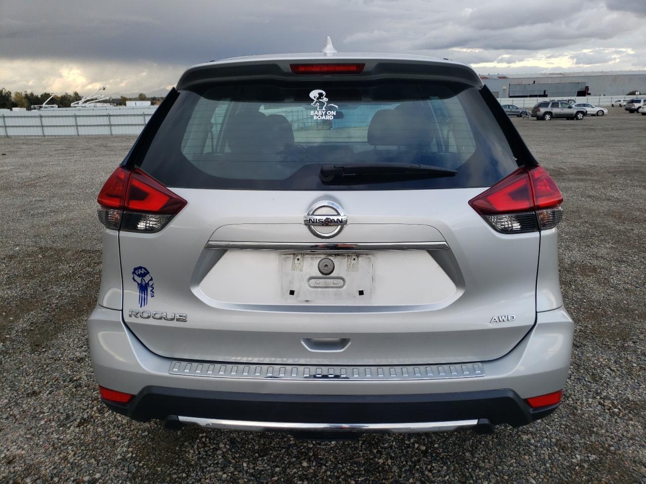 2017 Nissan Rogue - Image 6