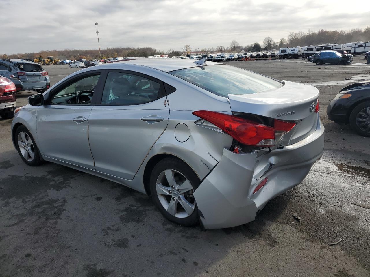 2013 Hyundai Elantra - Image 2