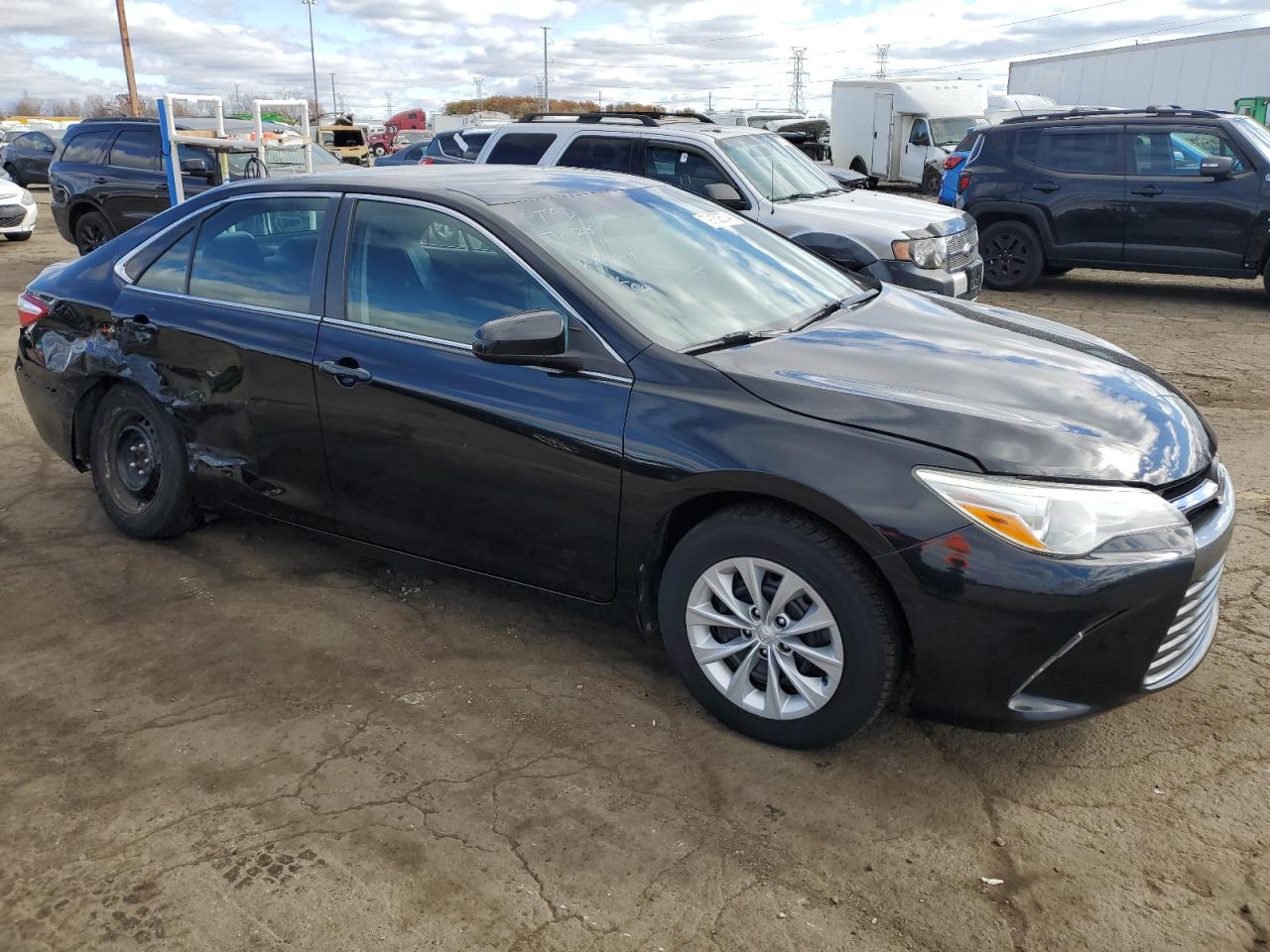 VIN 4T1BF1FK3HU292619 2017 TOYOTA CAMRY no.4