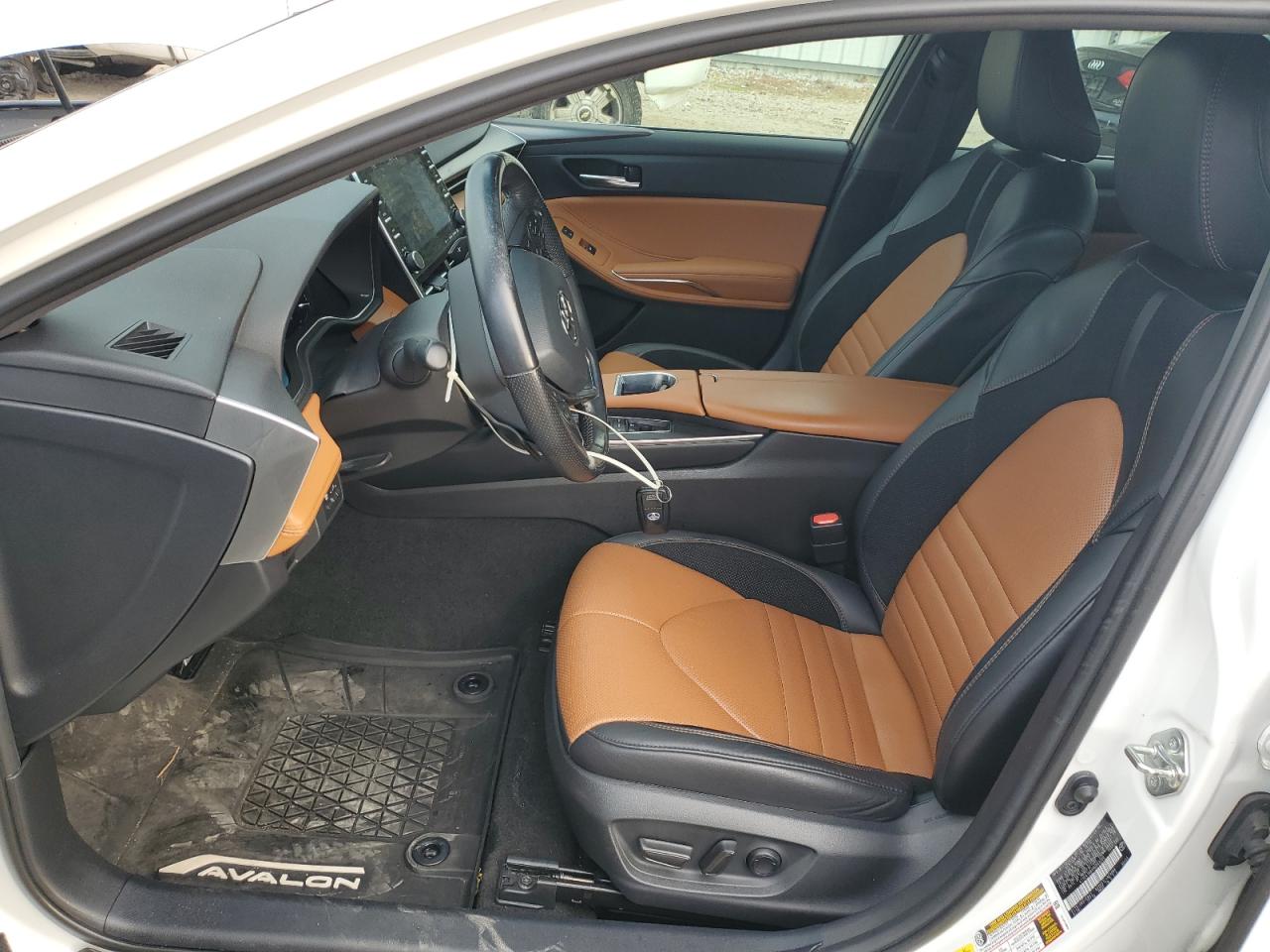 2021 Toyota Avalon - Image 7
