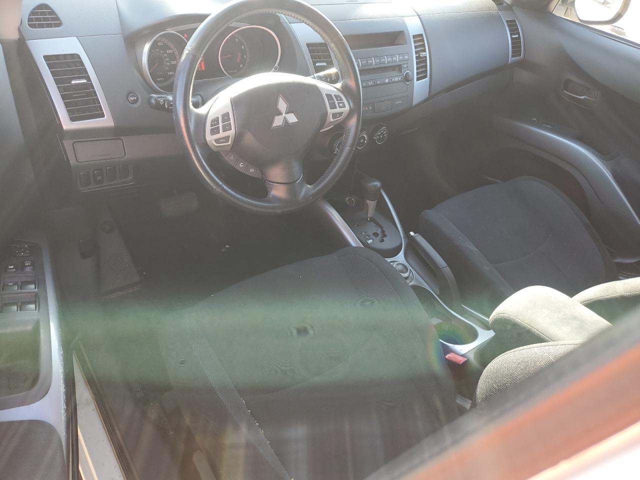 2007 Mitsubishi Outlander - Image 8