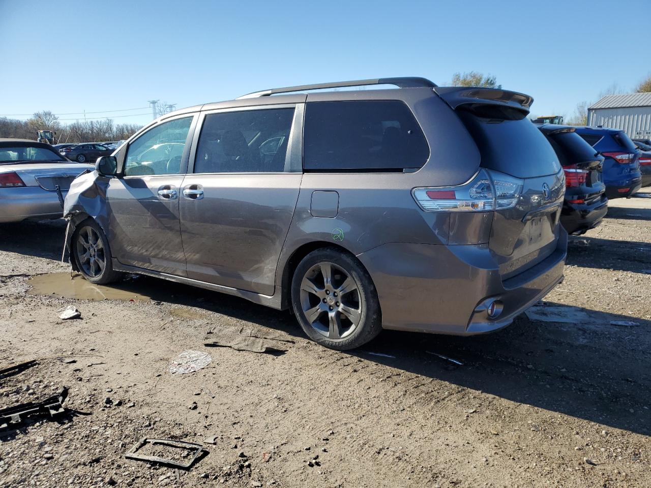 VIN 5TDXK3DC5FS650205 2015 TOYOTA SIENNA no.2