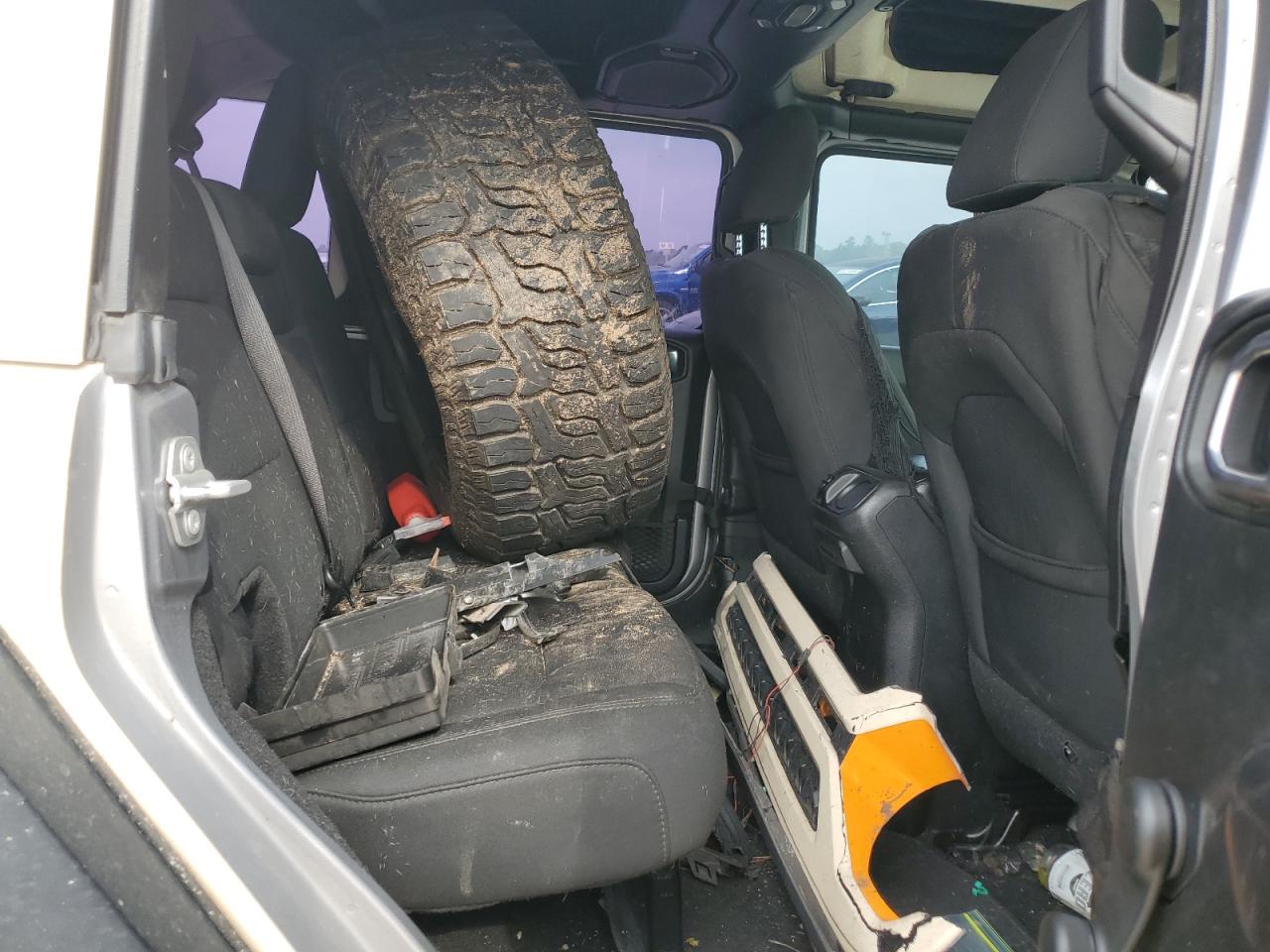 2018 Jeep Wrangler - Image 11