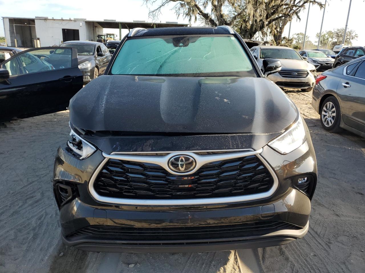 2022 Toyota Highlander - Image 5