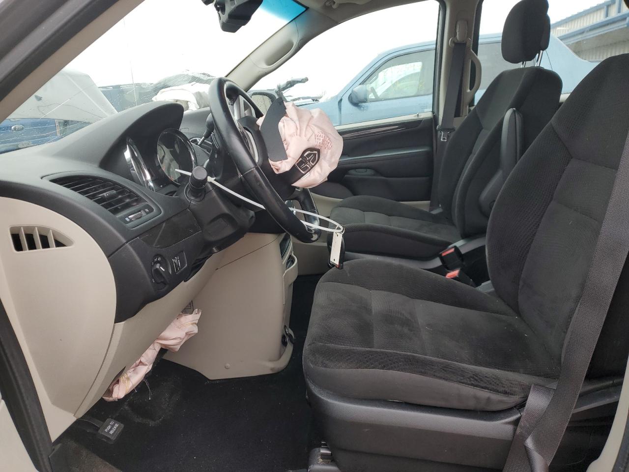 2017 Dodge Caravan - Image 7