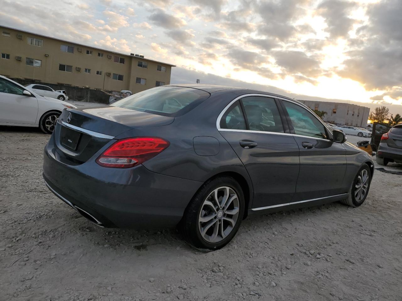 VIN 55SWF4JB4FU073087 2015 MERCEDES-BENZ C-CLASS no.3