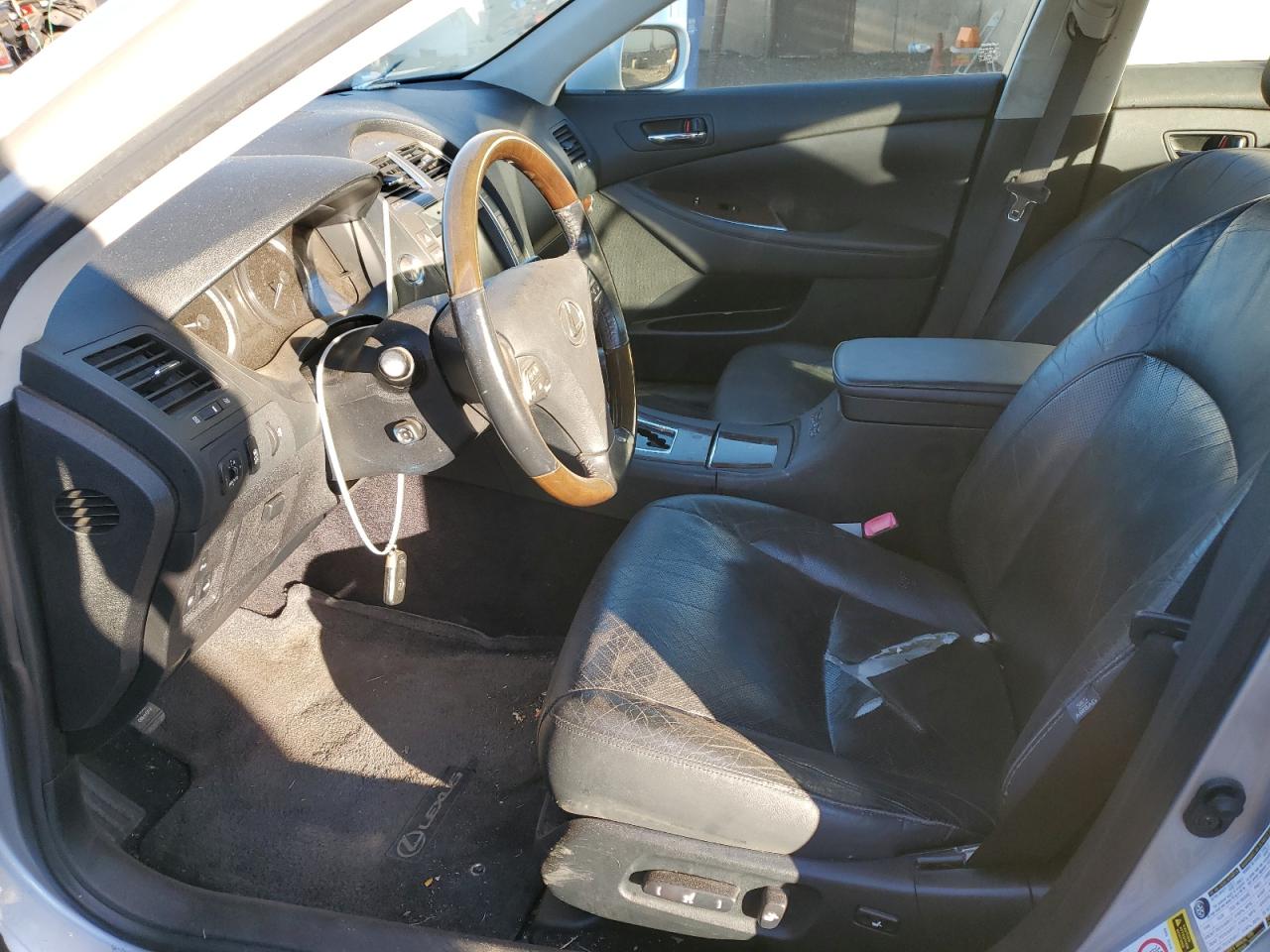 2010 Lexus ES - Image 7