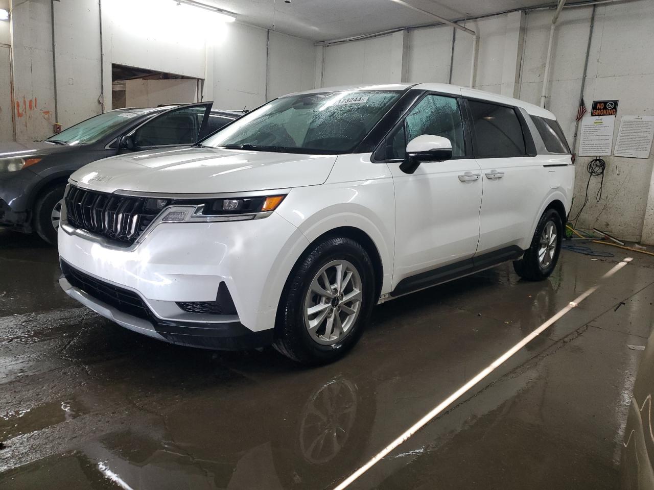 2022 Kia Carnival - Image 1