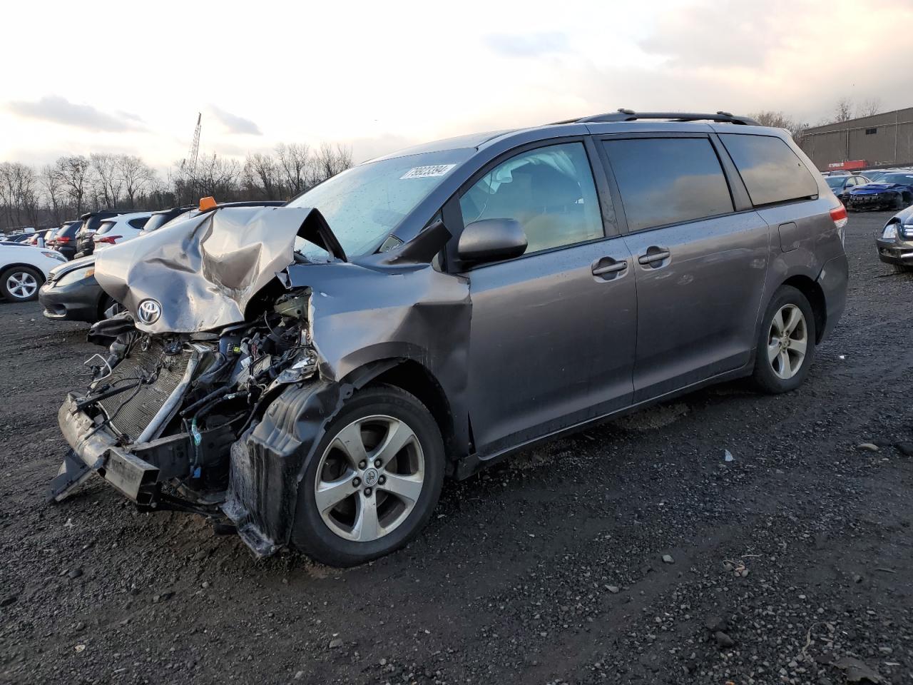 New Britain, CT에서 판매 중인 2011 Toyota Sienna Le - Front End