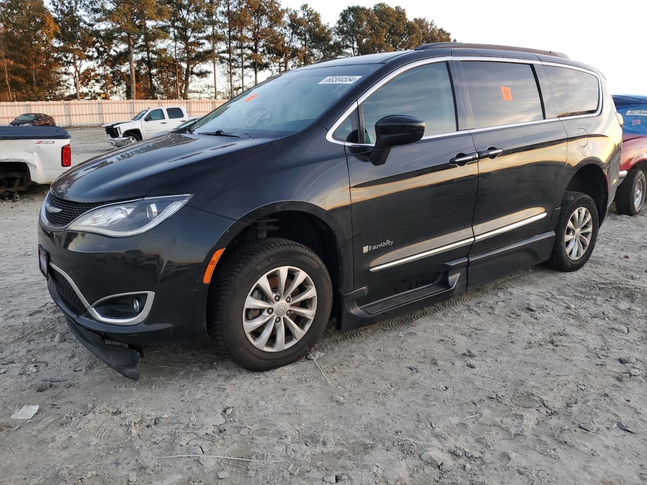 2017 Chrysler Pacifica - Image 1