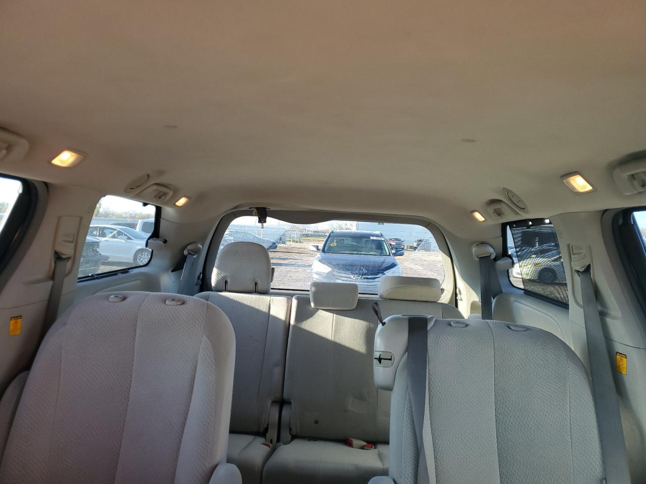 2011 Toyota Sienna - Image 10