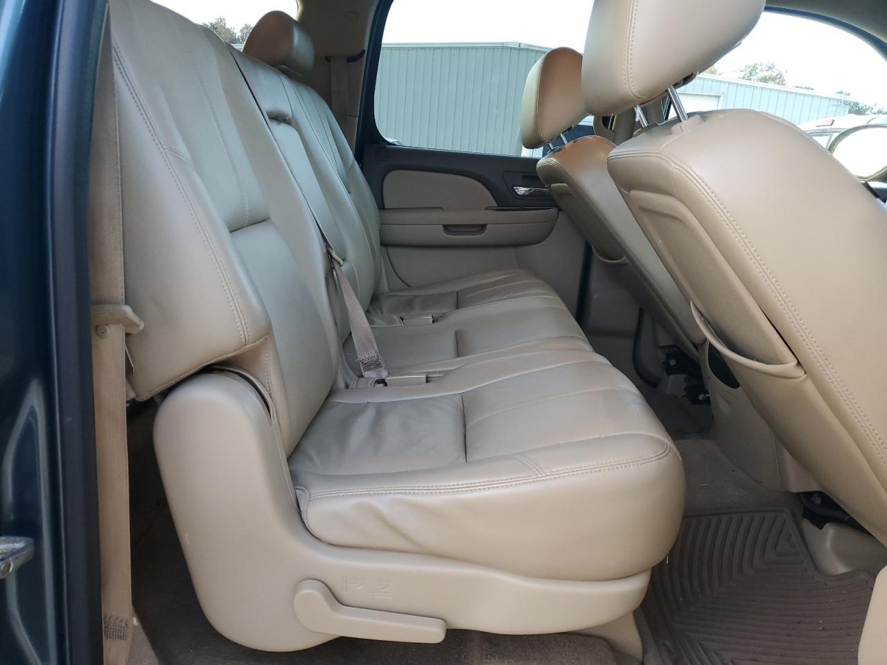 2010 GMC Yukon - Image 11