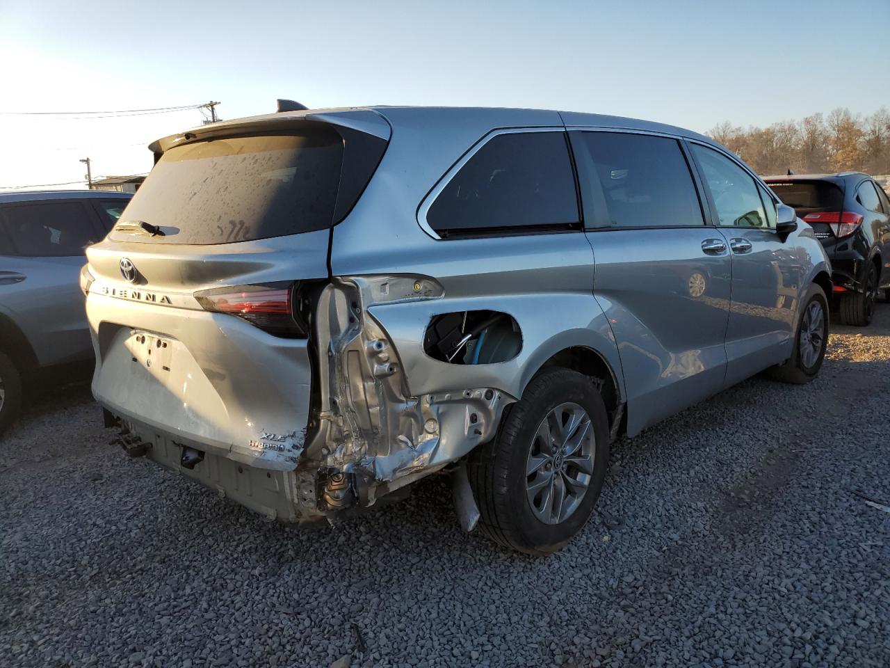 2021 Toyota Sienna - Image 3