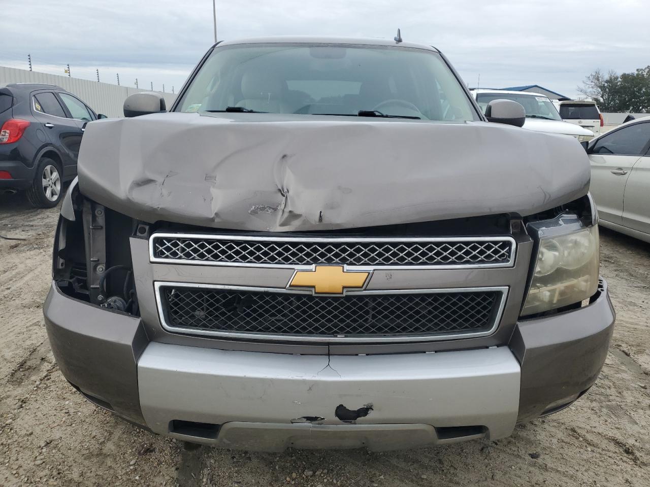 2014 Chevrolet Suburban - Image 5