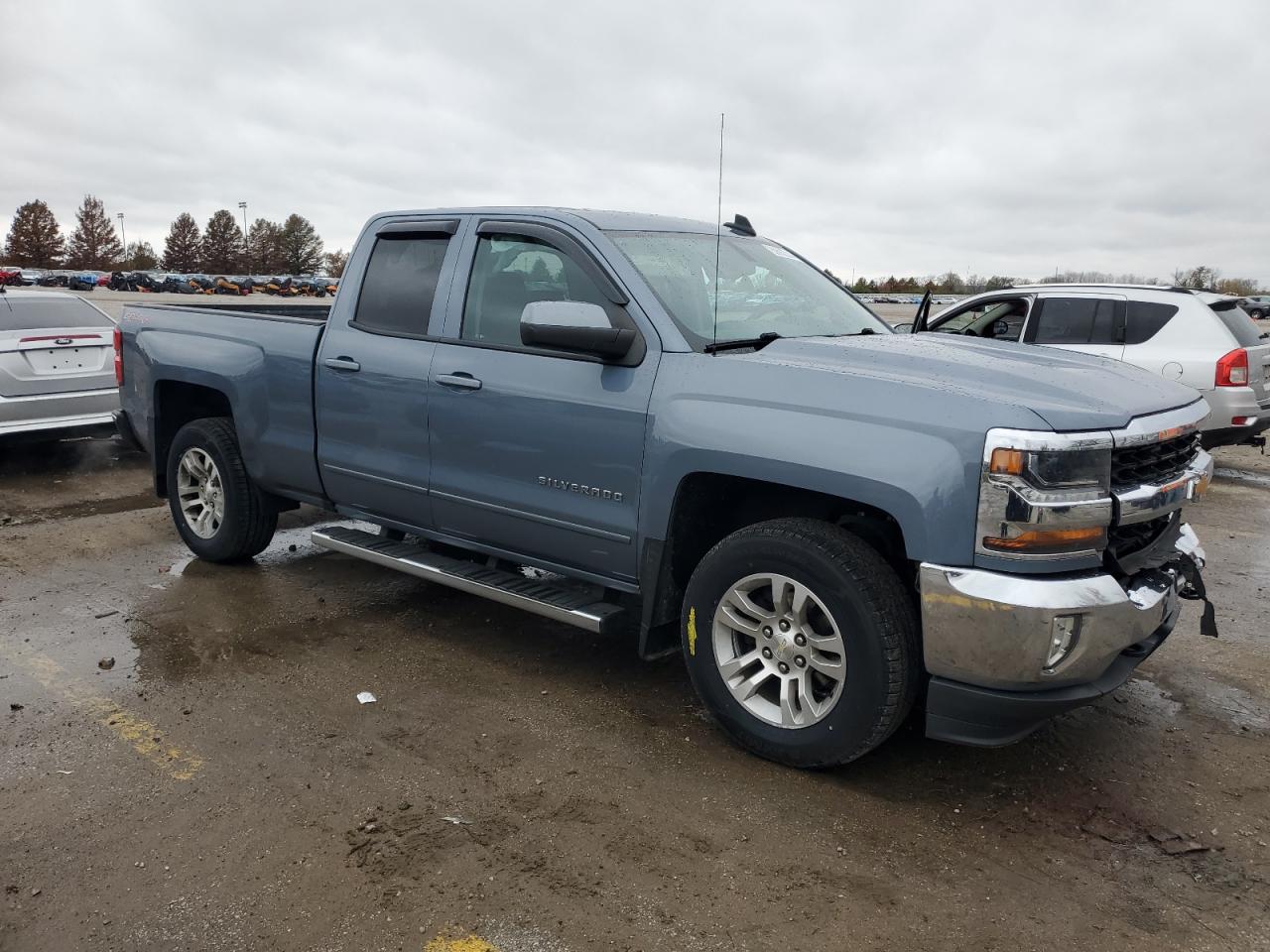 2016 Chevrolet Silverado - Image 4