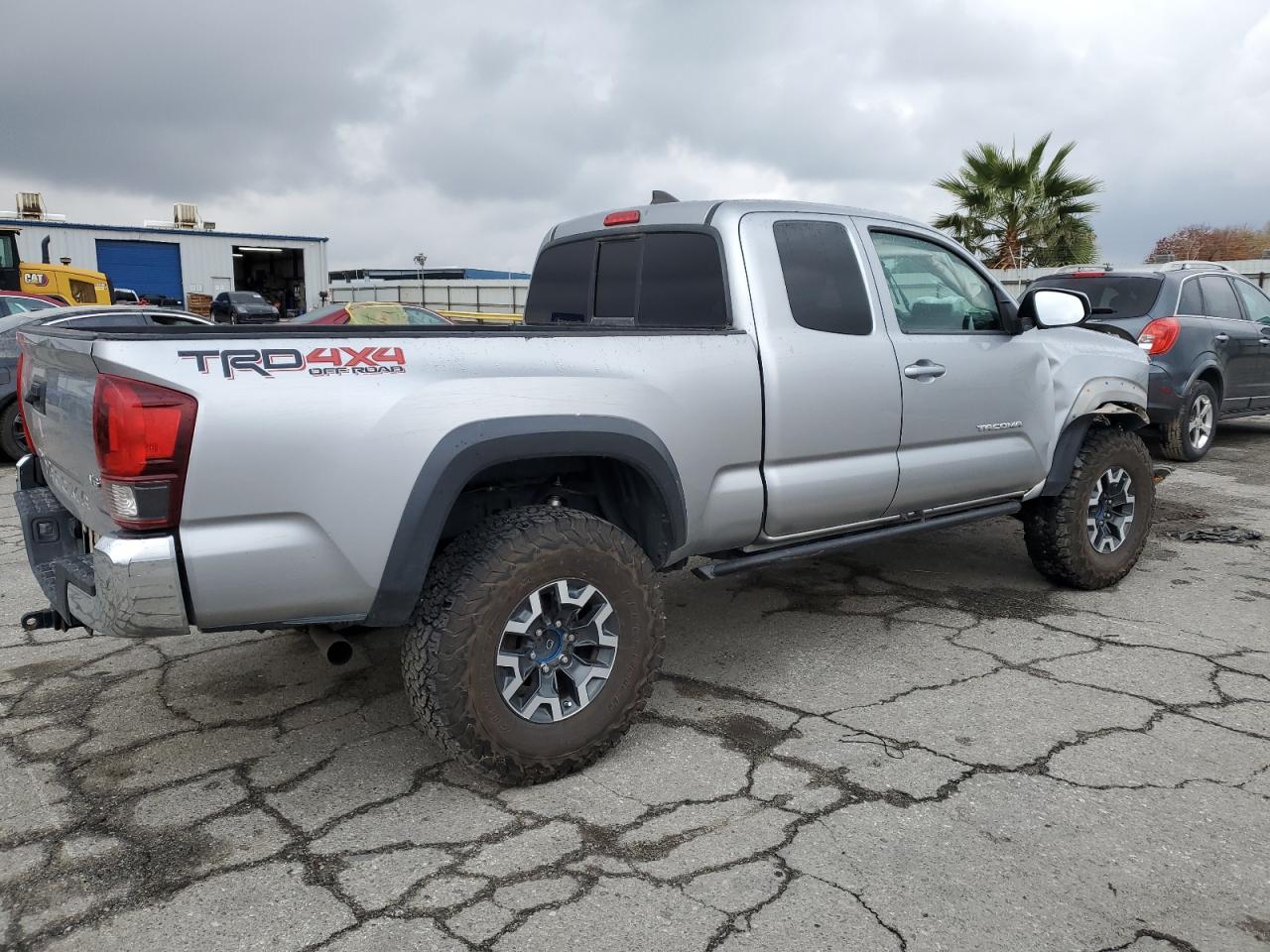 VIN 5TFSZ5AN7JX139816 2018 TOYOTA TACOMA no.3