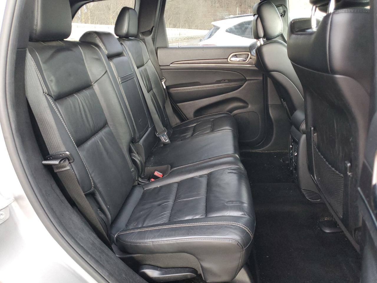 2015 Jeep Grand Cherokee - Image 11