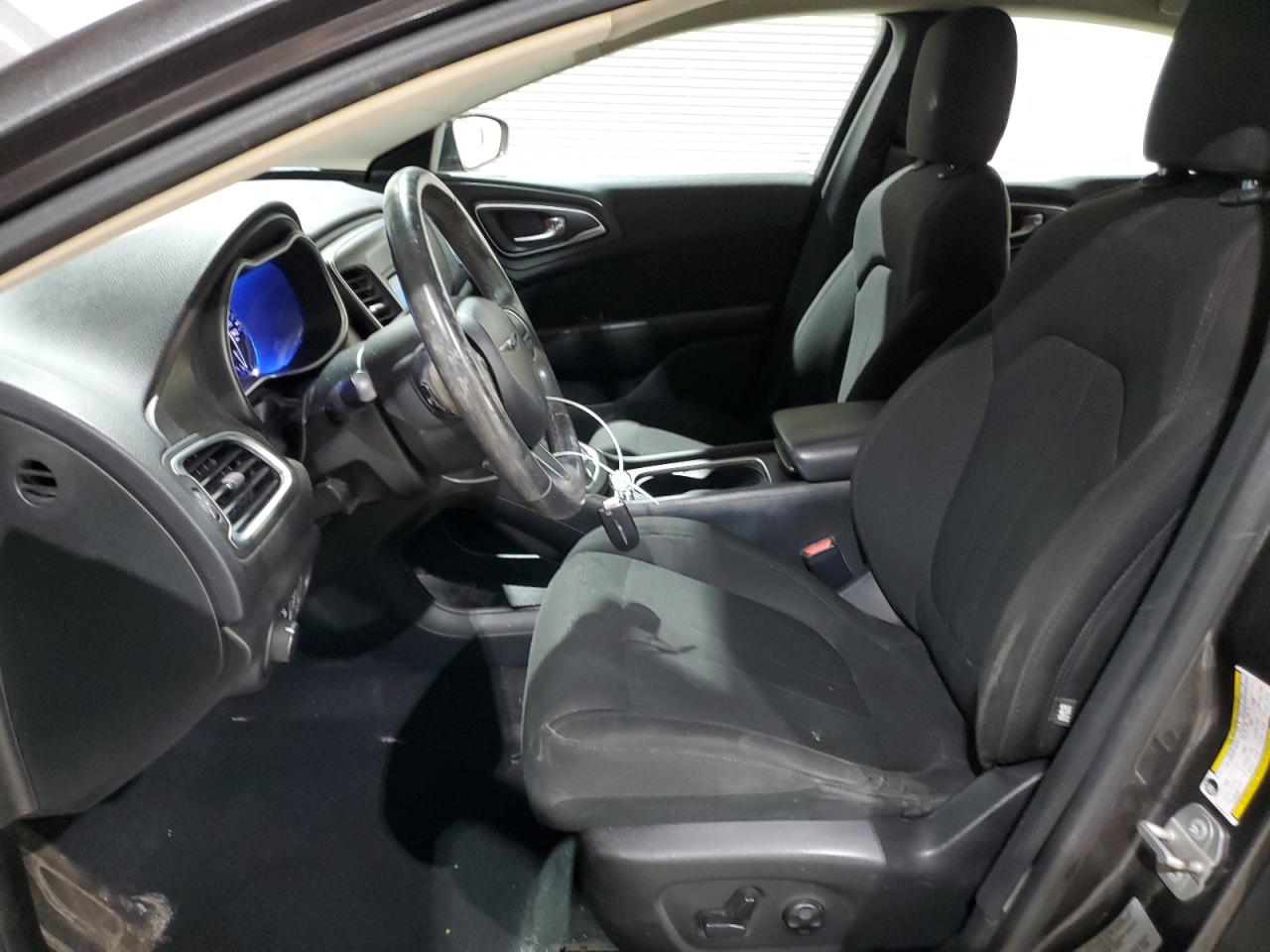 2015 Chrysler 200 - Image 7