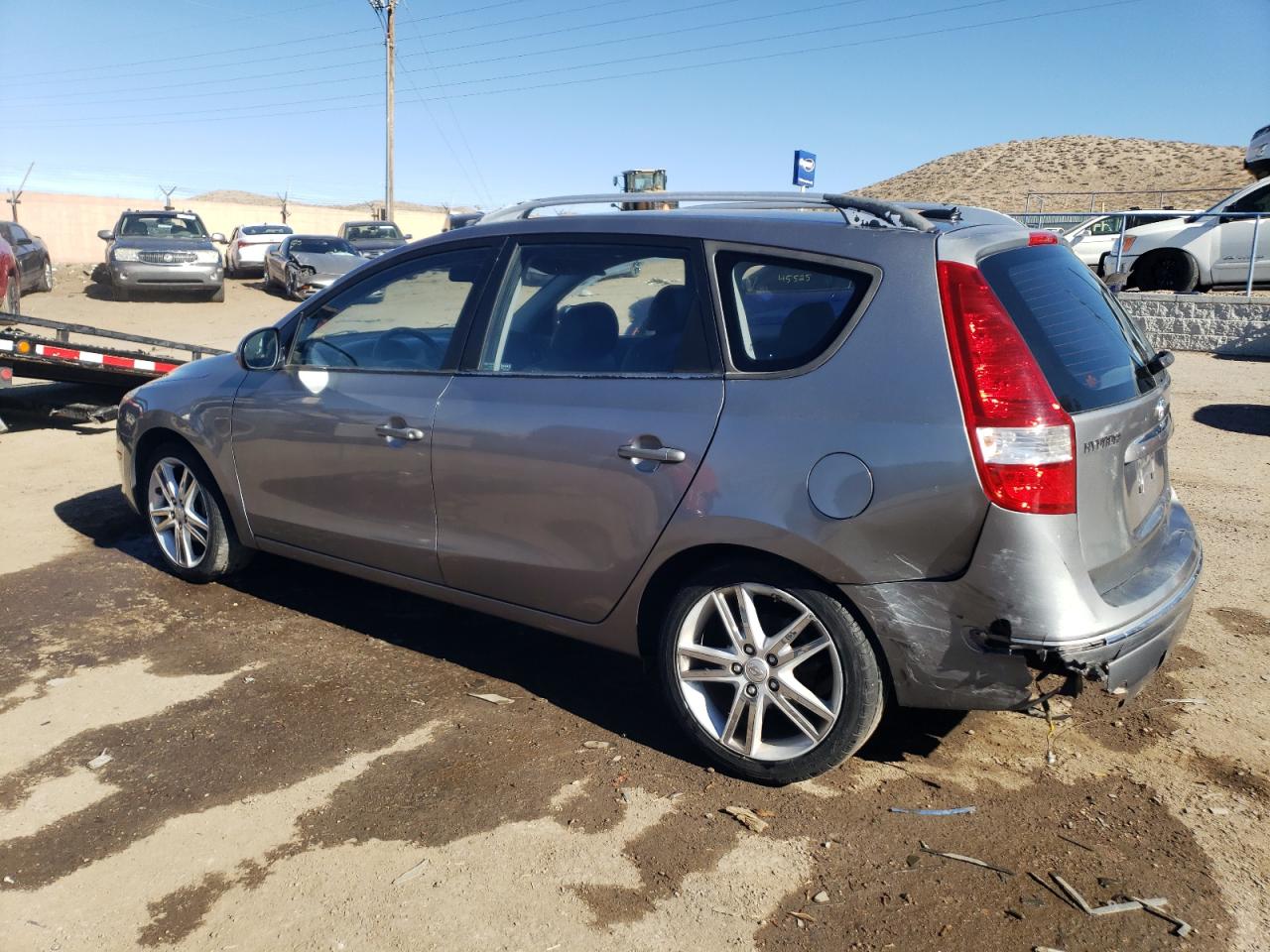 2011 Hyundai Elantra - Image 2