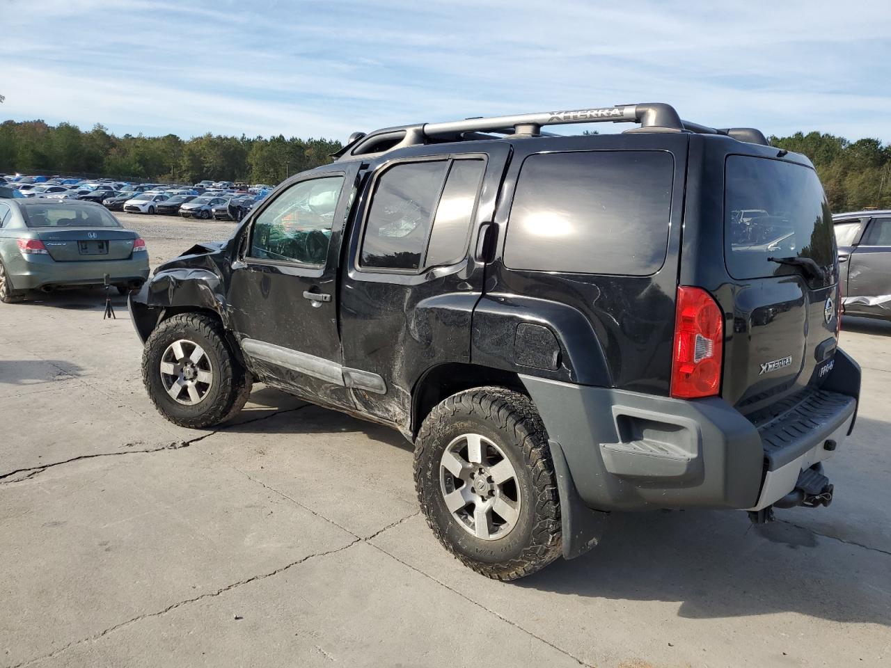2011 Nissan XTerra - Image 2
