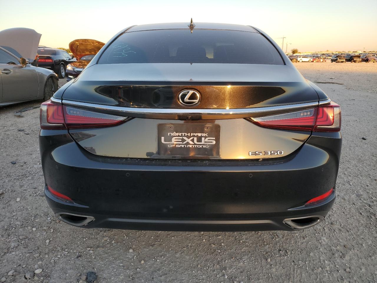 2022 Lexus ES - Image 6