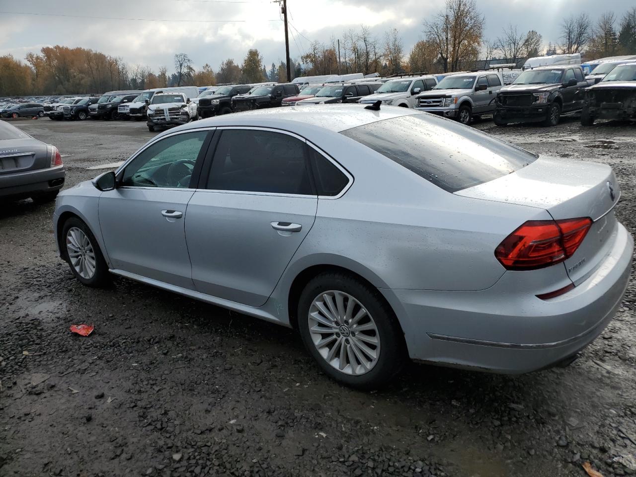 2016 Volkswagen Passat - Image 2