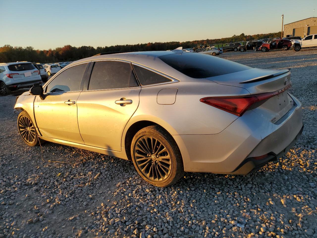 2021 Toyota Avalon - Image 2