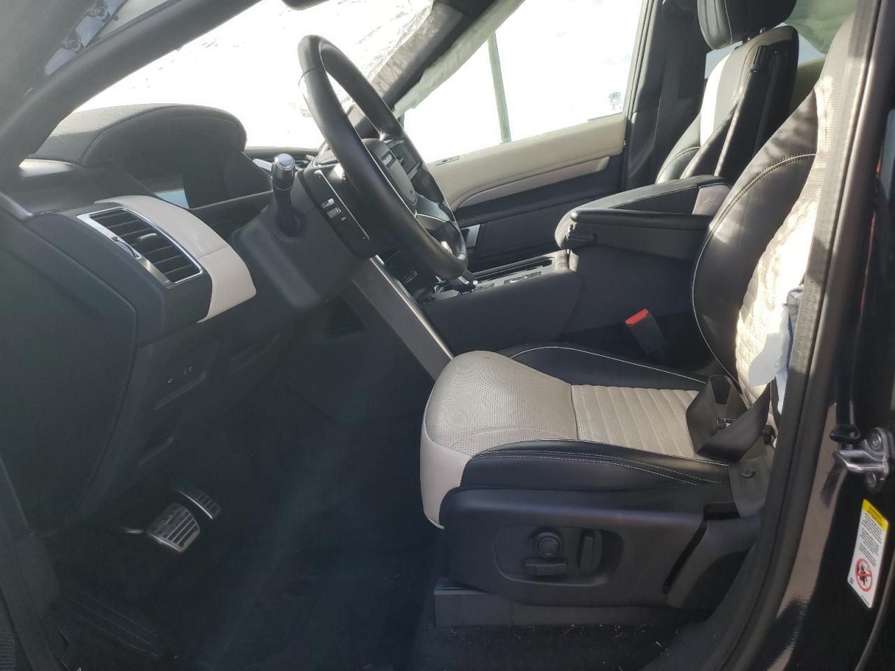 2022 Land Rover Discovery - Image 7