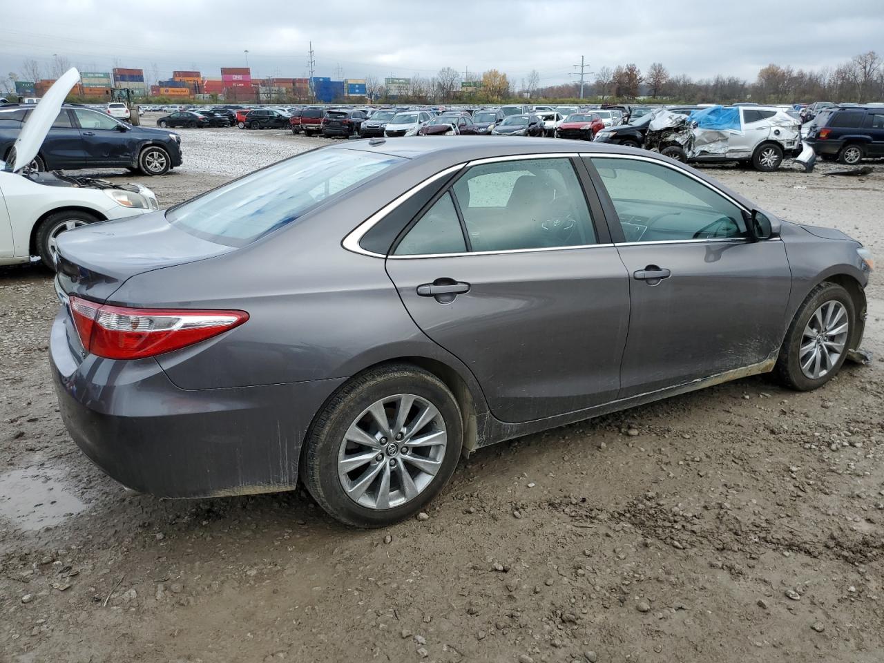 VIN 4T1BF1FK8HU647235 2017 TOYOTA CAMRY no.3